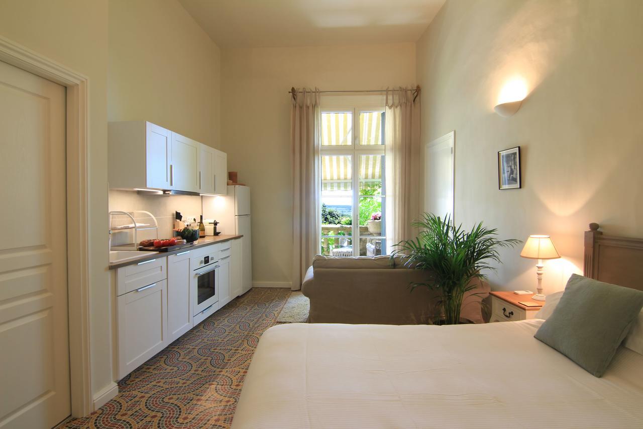 Cinq & Sept Hotel Roujan Luaran gambar